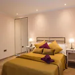Unique Seafront Triplex Penthouse With Panoramic Bedroom & Rooftop Jacuzzi Overlooking Valletta 아파트 *