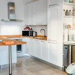 Unique Seafront Triplex Penthouse With Panoramic Bedroom & Rooftop Jacuzzi Overlooking Valletta * 슬리에마