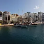 아파트 Unique Seafront Triplex Penthouse With Panoramic Bedroom & Rooftop Jacuzzi Overlooking Valletta