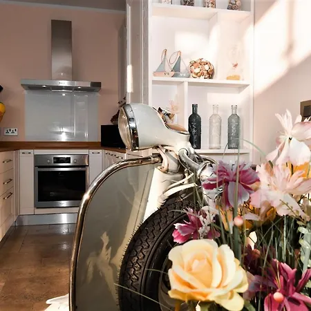 Unique Seafront Triplex Penthouse With Panoramic Bedroom & Rooftop Jacuzzi Overlooking Valletta Apartment *