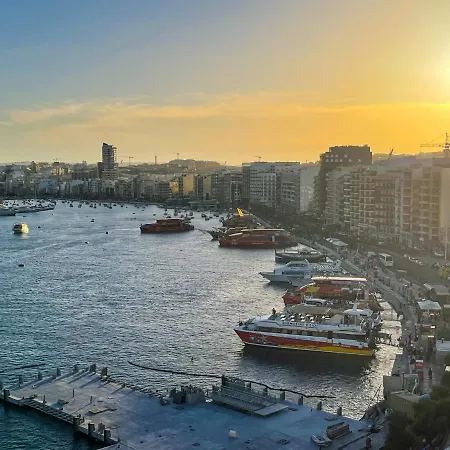 Unique Seafront Triplex Penthouse With Panoramic Bedroom & Rooftop Jacuzzi Overlooking Valletta Apartment