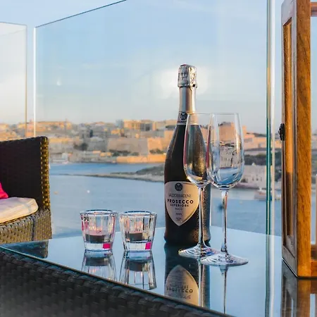 Apartment Unique Seafront Triplex Penthouse With Panoramic Bedroom & Rooftop Jacuzzi Overlooking Valletta