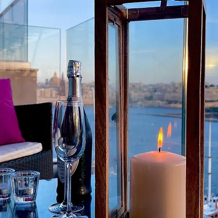 Unique Seafront Triplex Penthouse With Panoramic Bedroom & Rooftop Jacuzzi Overlooking Valletta Sliema