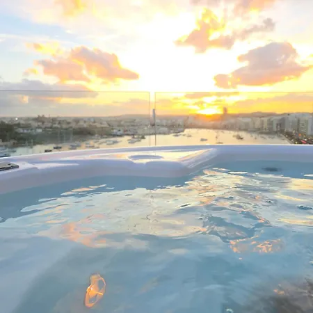 Apartment Unique Seafront Triplex Penthouse With Panoramic Bedroom & Rooftop Jacuzzi Overlooking Valletta