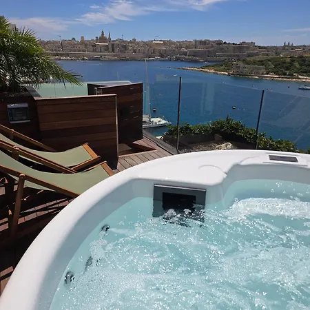 Apartment Unique Seafront Triplex Penthouse With Panoramic Bedroom & Rooftop Jacuzzi Overlooking Valletta