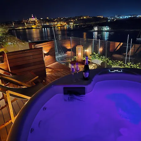 Unique Seafront Triplex Penthouse With Panoramic Bedroom & Rooftop Jacuzzi Overlooking Valletta Sliema