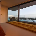 Unique Seafront Triplex Penthouse With Panoramic Bedroom & Rooftop Jacuzzi Overlooking Valletta Lägenhet *