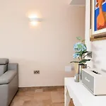 Lägenhet Unique Seafront Triplex Penthouse With Panoramic Bedroom & Rooftop Jacuzzi Overlooking Valletta Sliema