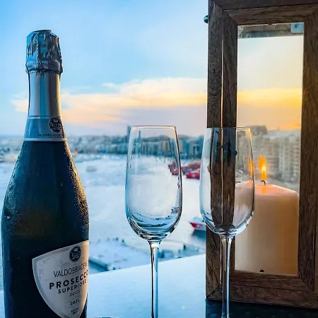 Apartment Unique Seafront Triplex Penthouse With Panoramic Bedroom & Rooftop Jacuzzi Overlooking Valletta Sliema