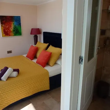 Apartment Unique Seafront Triplex Penthouse With Panoramic Bedroom & Rooftop Jacuzzi Overlooking Valletta *