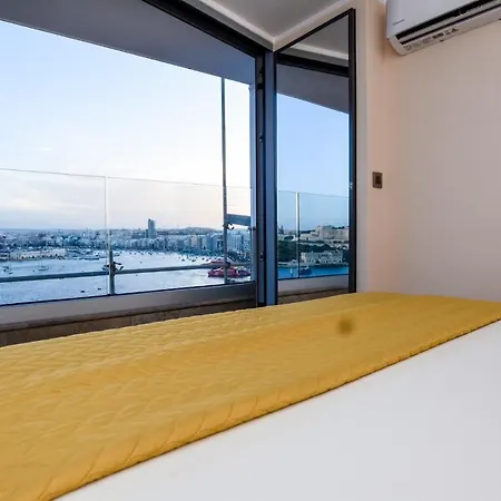 Apartment Unique Seafront Triplex Penthouse With Panoramic Bedroom & Rooftop Jacuzzi Overlooking Valletta