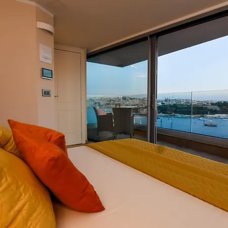 Unique Seafront Triplex Penthouse With Panoramic Bedroom & Rooftop Jacuzzi Overlooking Valletta Apartment