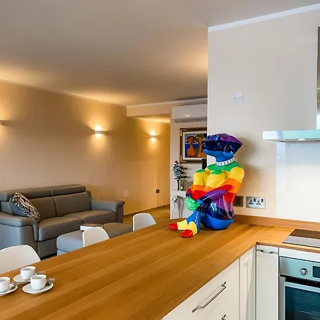 Apartment Unique Seafront Triplex Penthouse With Panoramic Bedroom & Rooftop Jacuzzi Overlooking Valletta *