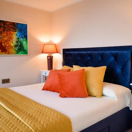 Apartment Unique Seafront Triplex Penthouse With Panoramic Bedroom & Rooftop Jacuzzi Overlooking Valletta