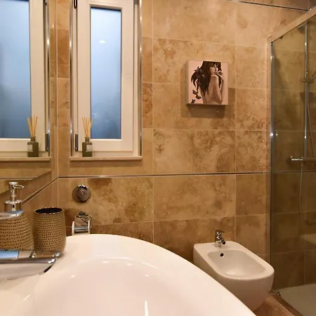 Unique Seafront Triplex Penthouse With Panoramic Bedroom & Rooftop Jacuzzi Overlooking Valletta