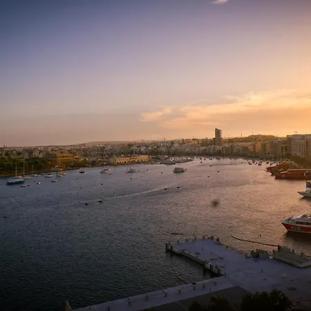 Apartment Unique Seafront Triplex Penthouse With Panoramic Bedroom & Rooftop Jacuzzi Overlooking Valletta