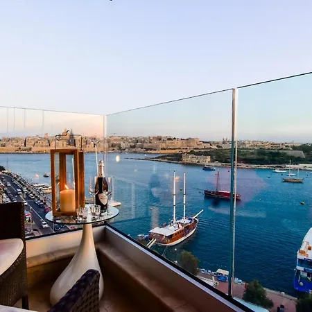 Unique Seafront Triplex Penthouse With Panoramic Bedroom & Rooftop Jacuzzi Overlooking Valletta