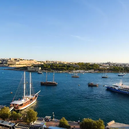 Unique Seafront Triplex Penthouse With Panoramic Bedroom & Rooftop Jacuzzi Overlooking Valletta Sliema