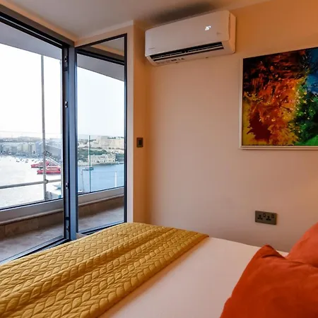 Apartment Unique Seafront Triplex Penthouse With Panoramic Bedroom & Rooftop Jacuzzi Overlooking Valletta