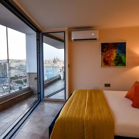 Unique Seafront Triplex Penthouse With Panoramic Bedroom & Rooftop Jacuzzi Overlooking Valletta * Sliema