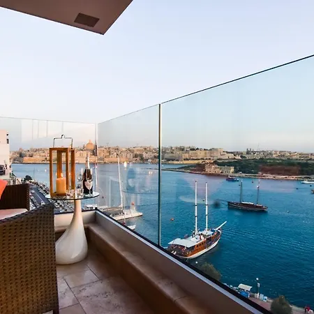 Unique Seafront Triplex Penthouse With Panoramic Bedroom & Rooftop Jacuzzi Overlooking Valletta Sliema