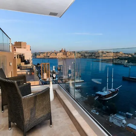 Unique Seafront Triplex Penthouse With Panoramic Bedroom & Rooftop Jacuzzi Overlooking Valletta Apartment *