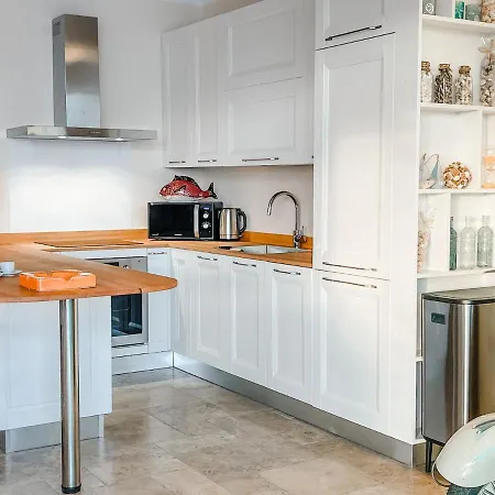 Unique Seafront Triplex Penthouse With Panoramic Bedroom & Rooftop Jacuzzi Overlooking Valletta * סליאמה