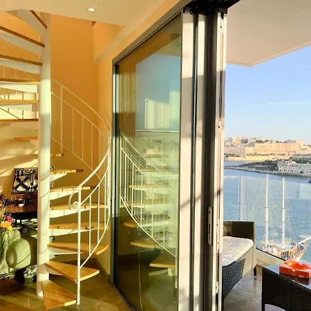 Unique Seafront Triplex Penthouse With Panoramic Bedroom & Rooftop Jacuzzi Overlooking Valletta Apartment *