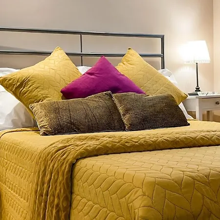 Unique Seafront Triplex Penthouse With Panoramic Bedroom & Rooftop Jacuzzi Overlooking Valletta Apartment *