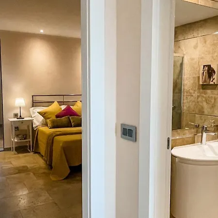 Unique Seafront Triplex Penthouse With Panoramic Bedroom & Rooftop Jacuzzi Overlooking Valletta *