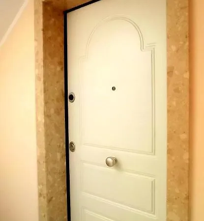 Unique Seafront Triplex Penthouse With Panoramic Bedroom & Rooftop Jacuzzi Overlooking Valletta סליאמה