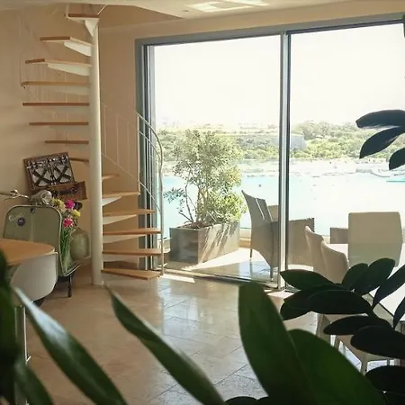 Unique Seafront Triplex Penthouse With Panoramic Bedroom & Rooftop Jacuzzi Overlooking Valletta Apartment *