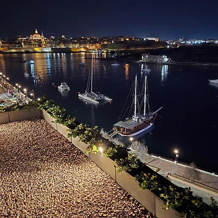 Unique Seafront Triplex Penthouse With Panoramic Bedroom & Rooftop Jacuzzi Overlooking Valletta