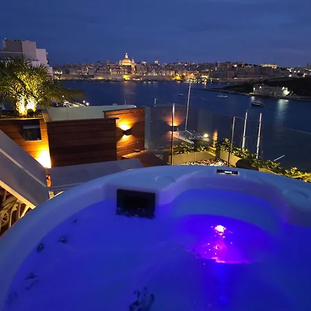 Unique Seafront Triplex Penthouse With Panoramic Bedroom & Rooftop Jacuzzi Overlooking Valletta