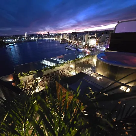 Unique Seafront Triplex Penthouse With Panoramic Bedroom & Rooftop Jacuzzi Overlooking Valletta Apartment *