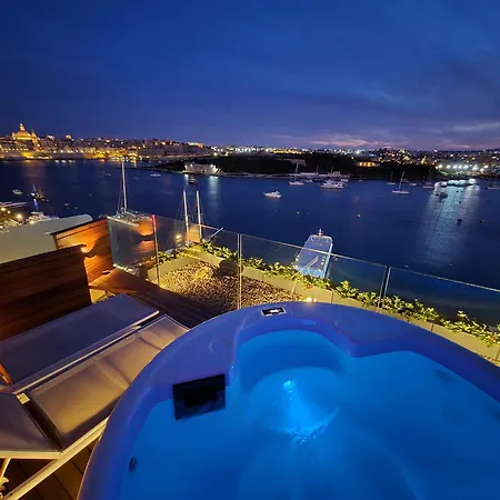 Apartment Unique Seafront Triplex Penthouse With Panoramic Bedroom & Rooftop Jacuzzi Overlooking Valletta Sliema