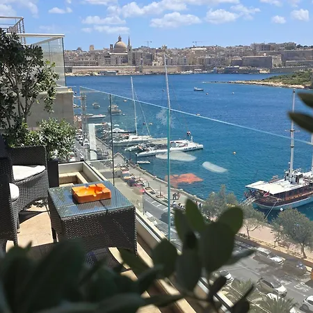 公寓 Unique Seafront Triplex Penthouse With Panoramic Bedroom & Rooftop Jacuzzi Overlooking Valletta *