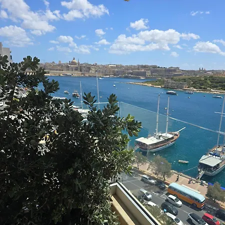 Unique Seafront Triplex Penthouse With Panoramic Bedroom & Rooftop Jacuzzi Overlooking Valletta Sliema