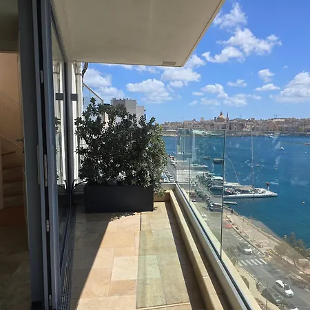 公寓 Unique Seafront Triplex Penthouse With Panoramic Bedroom & Rooftop Jacuzzi Overlooking Valletta *