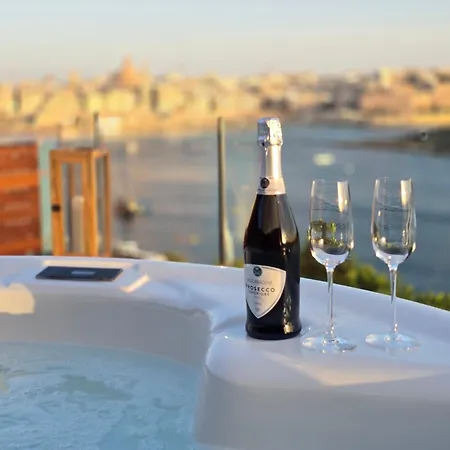 Apartment Unique Seafront Triplex Penthouse With Panoramic Bedroom & Rooftop Jacuzzi Overlooking Valletta *