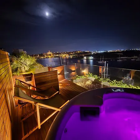 Apartment Unique Seafront Triplex Penthouse With Panoramic Bedroom & Rooftop Jacuzzi Overlooking Valletta