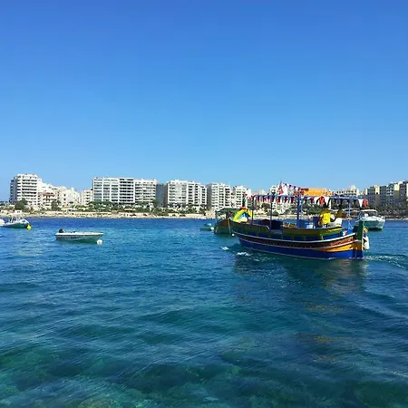 Unique Seafront Triplex Penthouse With Panoramic Bedroom & Rooftop Jacuzzi Overlooking Valletta