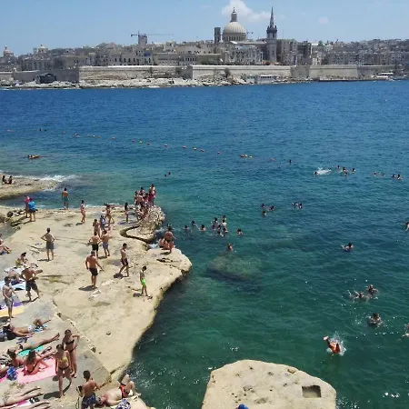 Unique Seafront Triplex Penthouse With Panoramic Bedroom & Rooftop Jacuzzi Overlooking Valletta