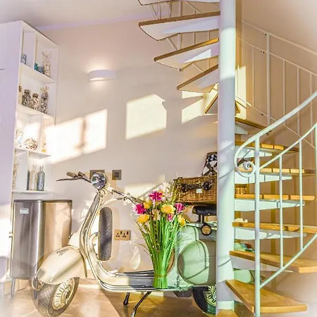 Unique Seafront Triplex Penthouse With Panoramic Bedroom & Rooftop Jacuzzi Overlooking Valletta *