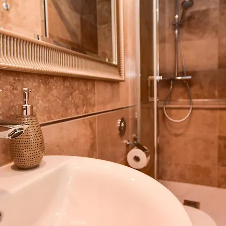 Lejlighed Unique Seafront Triplex Penthouse With Panoramic Bedroom & Rooftop Jacuzzi Overlooking Valletta *