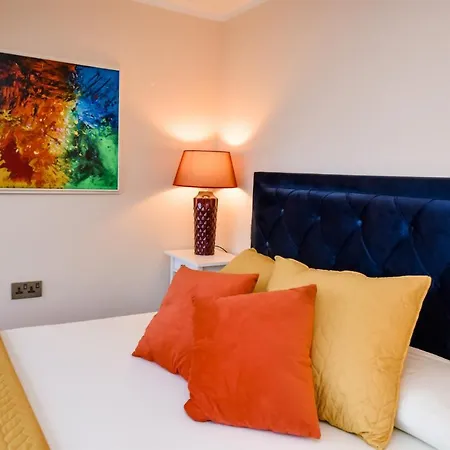 Unique Seafront Triplex Penthouse With Panoramic Bedroom & Rooftop Jacuzzi Overlooking Valletta