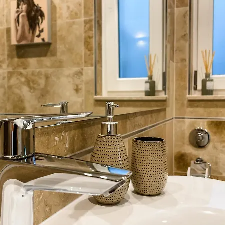 Lejlighed Unique Seafront Triplex Penthouse With Panoramic Bedroom & Rooftop Jacuzzi Overlooking Valletta Sliema