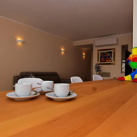 Unique Seafront Triplex Penthouse With Panoramic Bedroom & Rooftop Jacuzzi Overlooking Valletta Lejlighed *