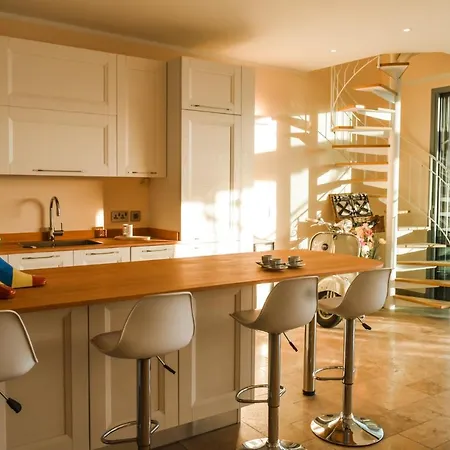 Unique Seafront Triplex Penthouse With Panoramic Bedroom & Rooftop Jacuzzi Overlooking Valletta *