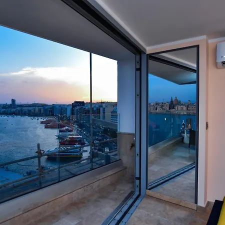 Unique Seafront Triplex Penthouse With Panoramic Bedroom & Rooftop Jacuzzi Overlooking Valletta
